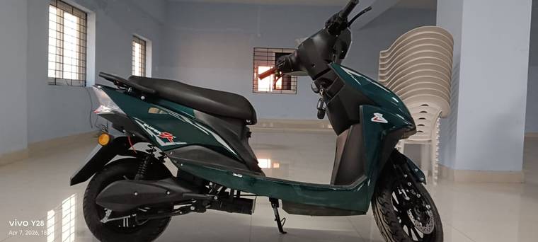 Excon Super series scooter in Racing Green, side view