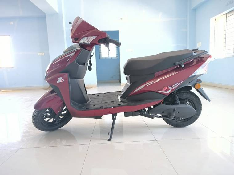 Excon scooter in Wine Red