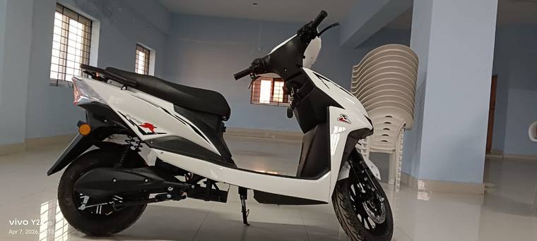 Excon scooter in Pearl White